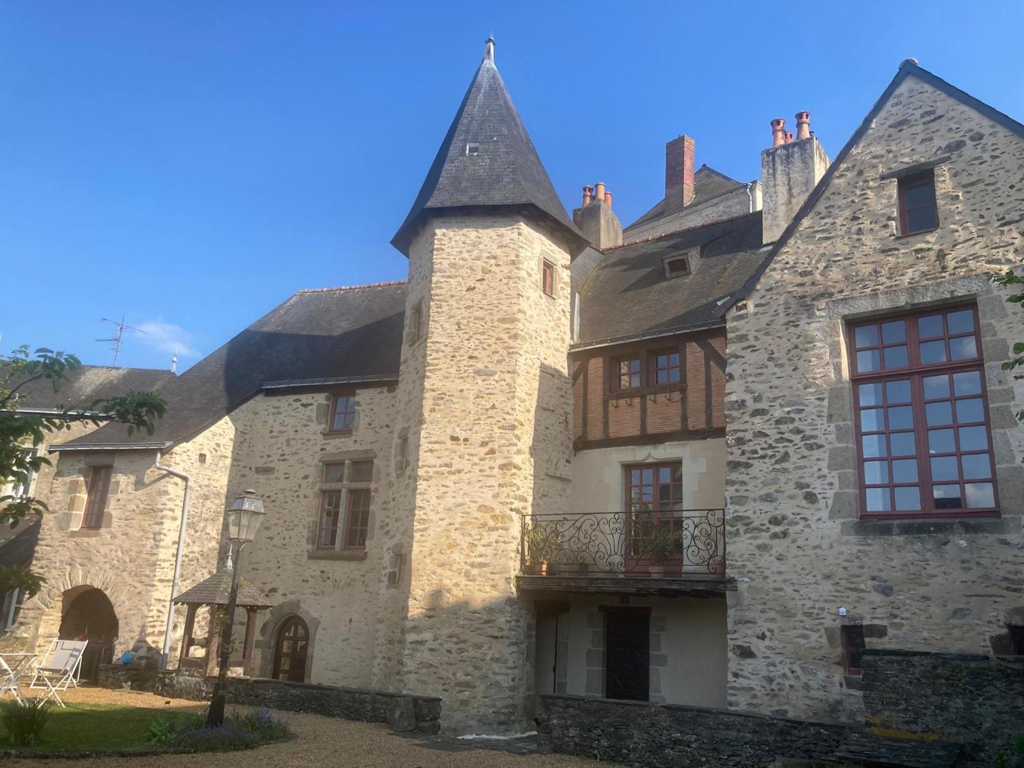 Le Logis Du Vassal Bed and Breakfast Λαβάλ Εξωτερικό φωτογραφία